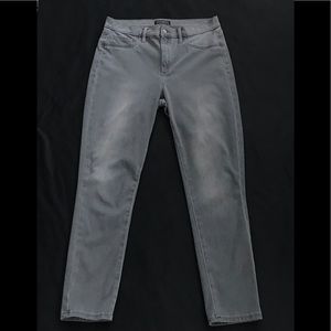 Women’s Banana Republic Super-Stretch Legging Fit Jean